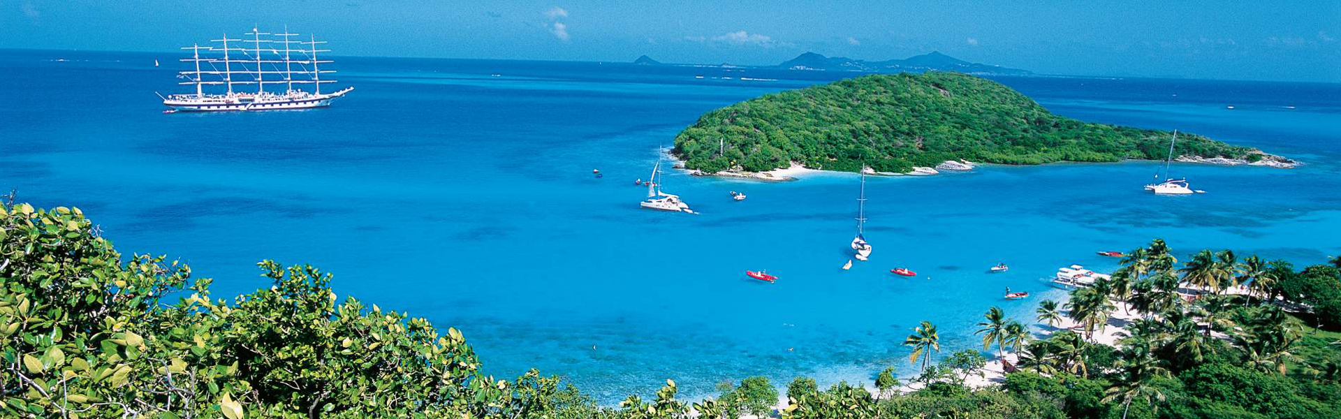 Vivez la magie de la route des Antilles à bord d’un voilier. Découvrez les îles au trésor des pirates.
